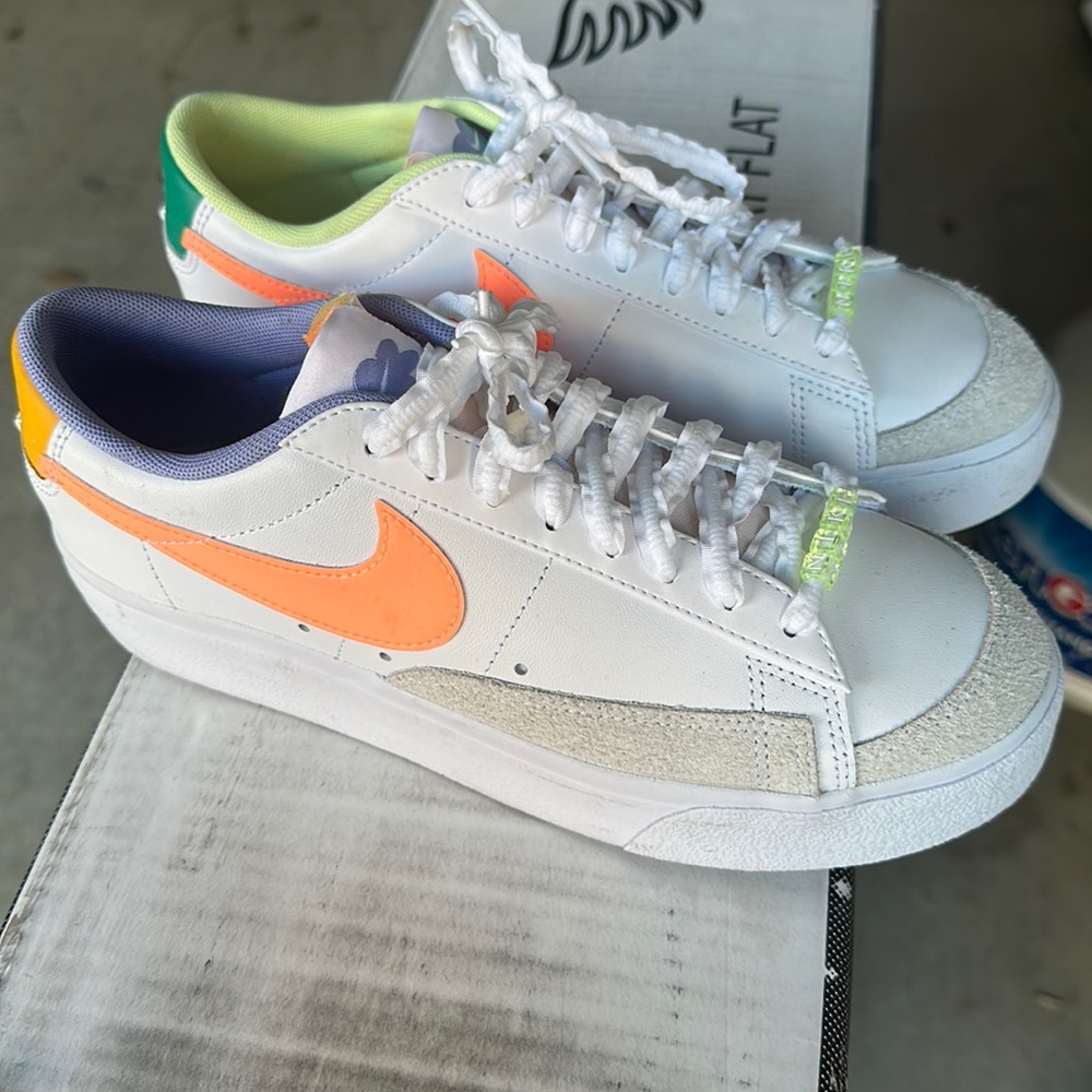 Nike Women's Blazer Low Platform Leather  - orange swoosh